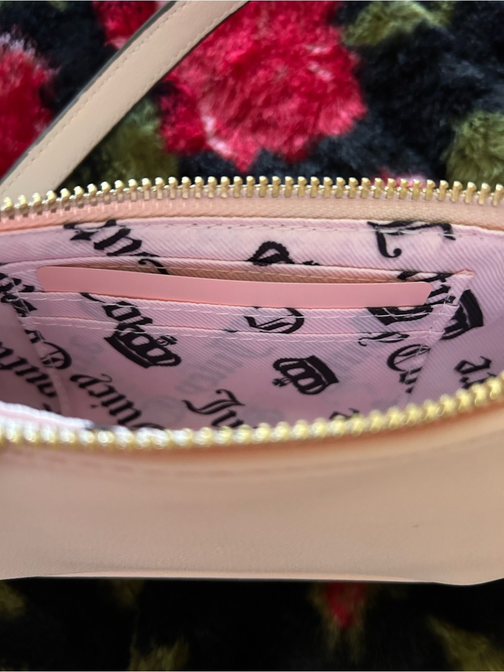 Juicy Couture Sage Green and Baby Pink Faux Leather “Royal to Convertible Baguet - Picture 12 of 15